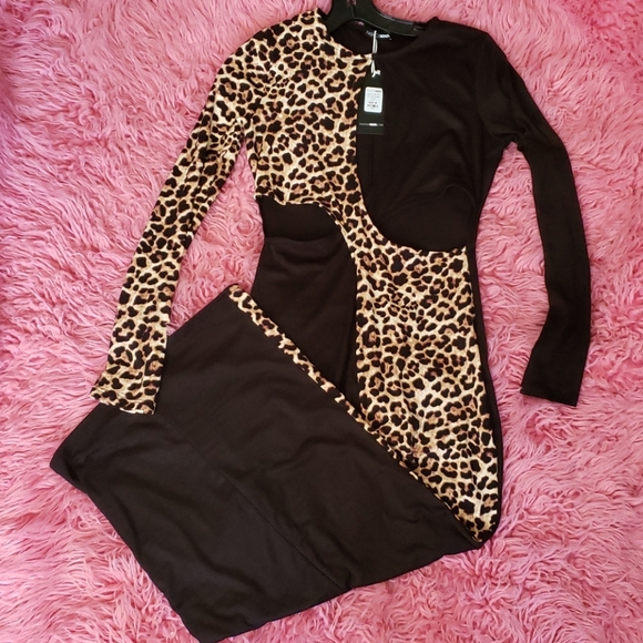 Fashion nova (Just a little bit cut out dress) - Picture 5 of 8